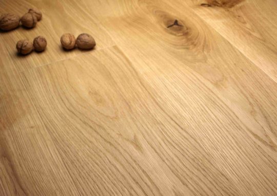 dřevěná podlaha dubové prkno