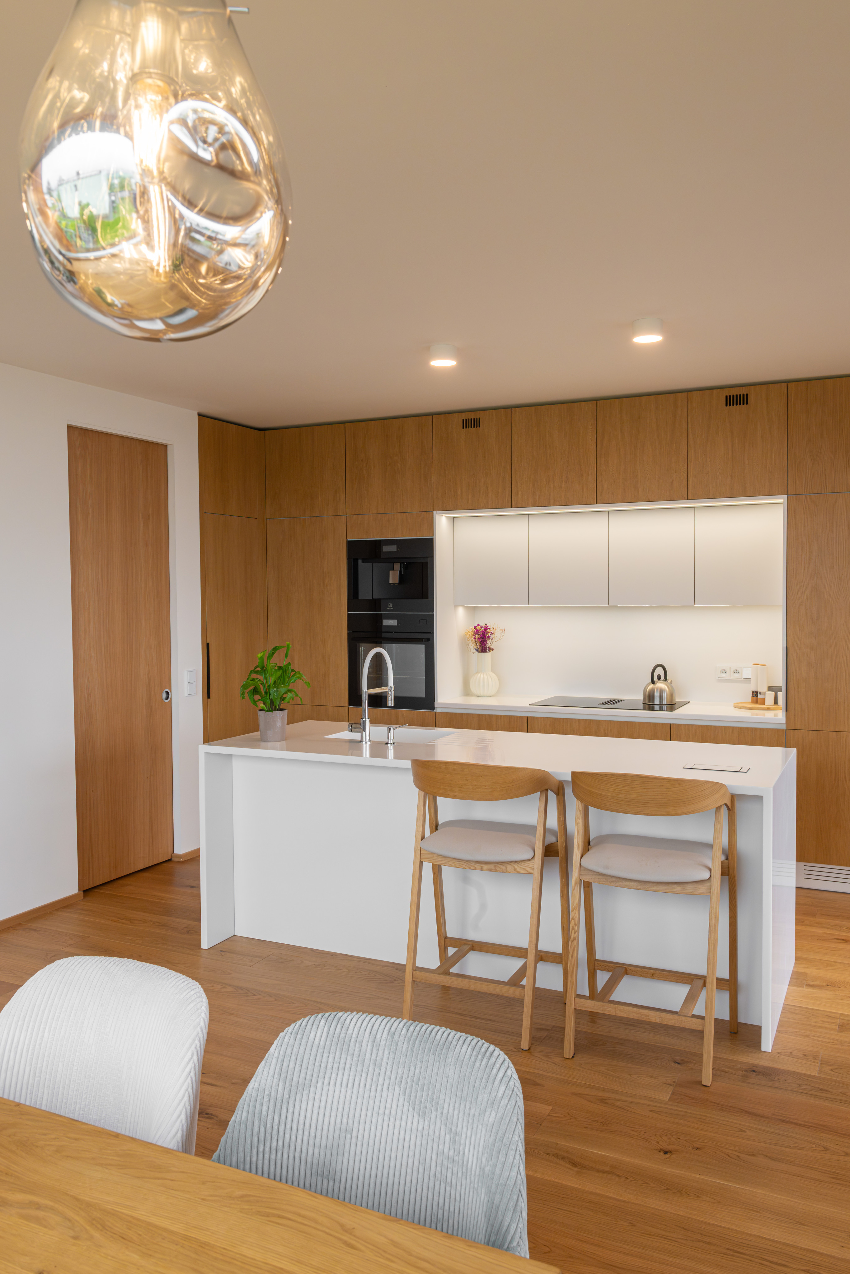 PŘÍRODNÍ DÝHA A CORIAN